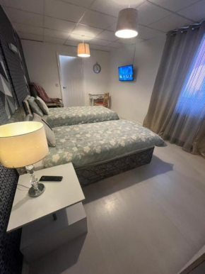 Executive Room Near Southmead Hospital on suite bathroom